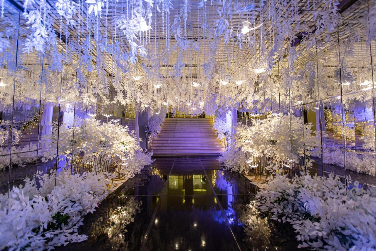 Triumph Luxury Hotel Il Il Cairo Esterno foto The Crystal Hall