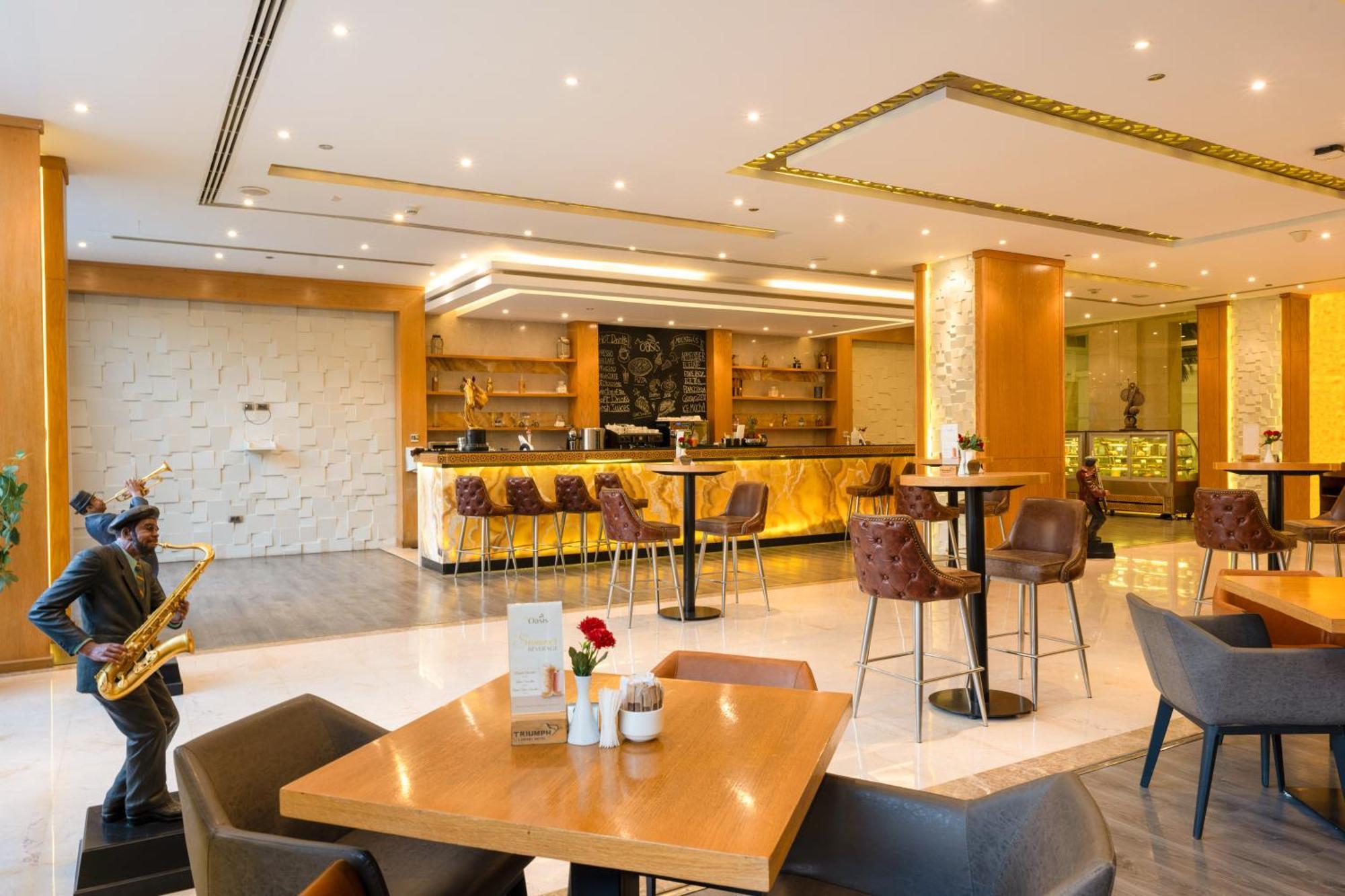 Triumph Luxury Hotel Il Il Cairo Esterno foto The lounge at the airport
